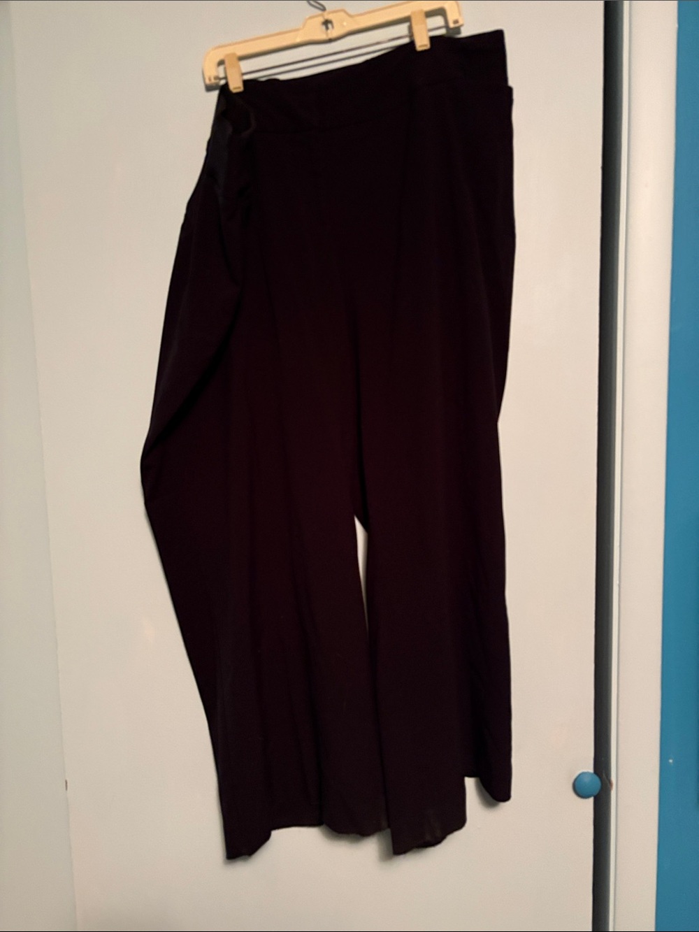 Versatile Women's Wide-Leg Pants in black